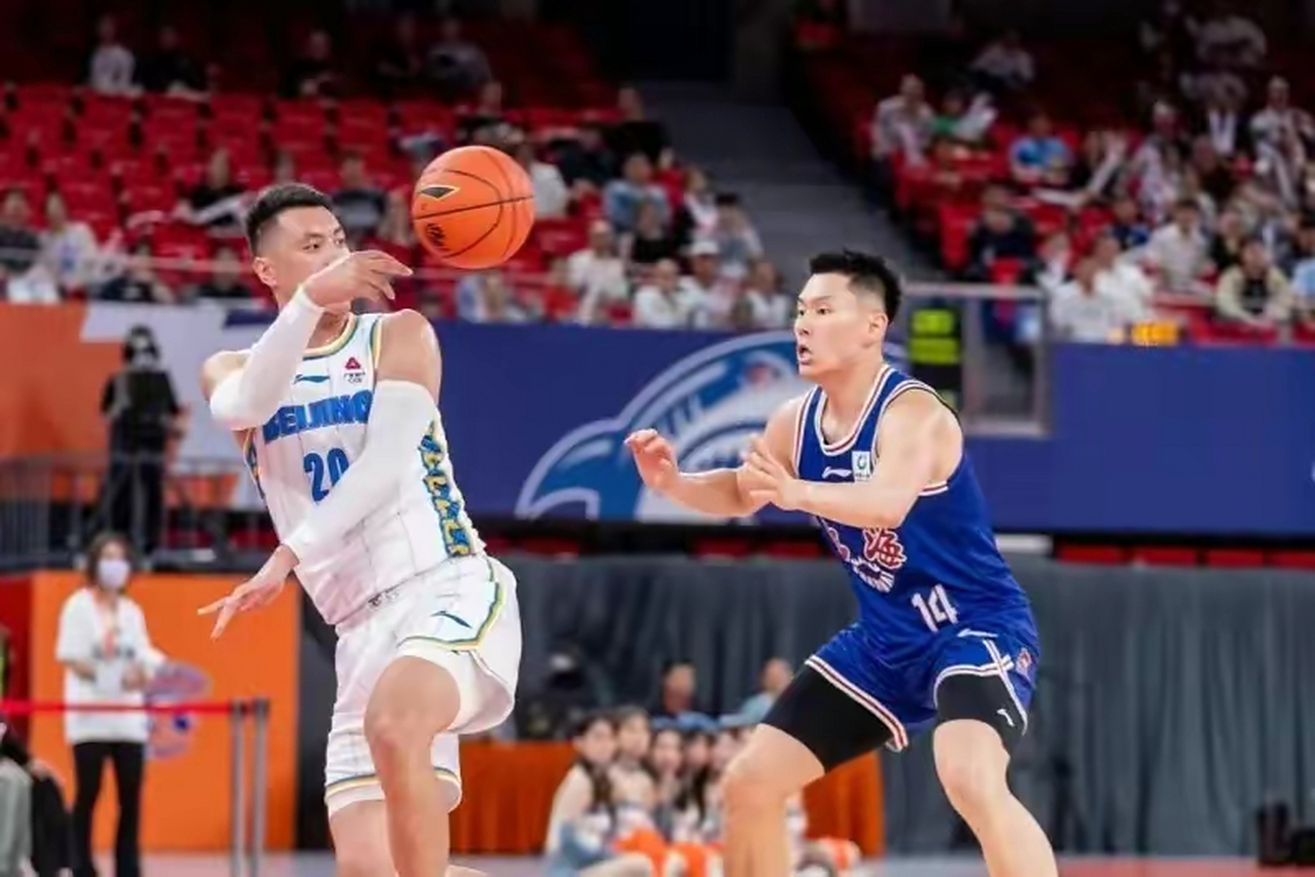 上海男篮逆转战胜对手,取得连胜 上海男篮逆转战胜对手,取得连胜