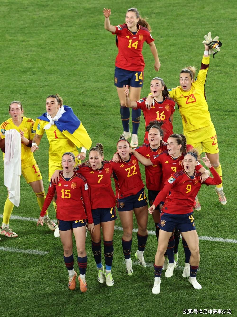 包含西班牙女足球员表现出色，积极备战下一轮的词条