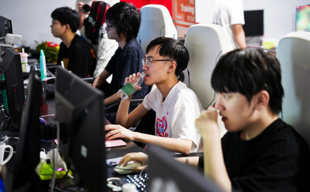 TES碾压DRX，Xiaohu拿下关键大龙焦点之战淘汰赛，点燃全场激情