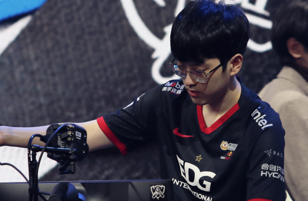 包含CLG碾压T1，Meiko高光表现的词条