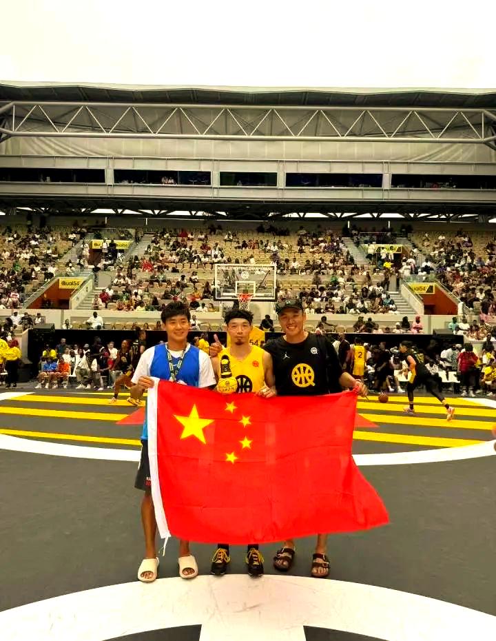 熊猫体育官方网站-传奇球星展现技艺，引领球队取得胜利