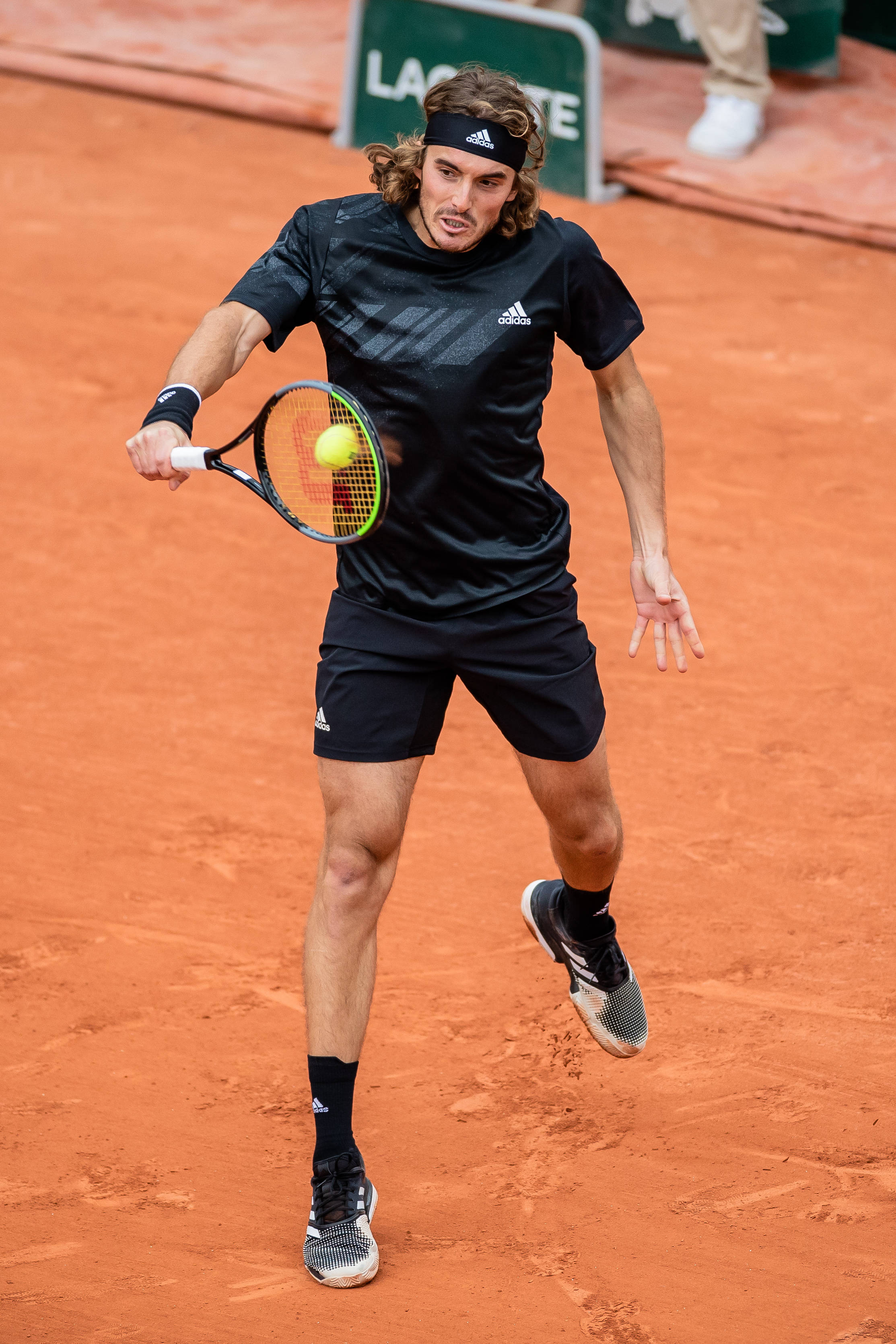 关于日本网球队碾压西班牙网球队，西西帕斯打破历史纪录的信息