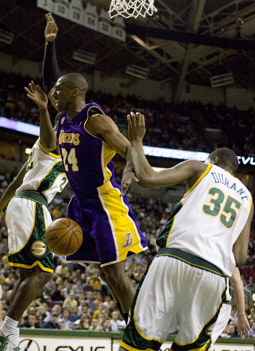 怀特日令三联盟年让日出一篮球人领消的简单介绍 怀特日令三联盟年让日出一篮球人领消的简单介绍