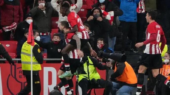 包含塞维利亚逆转切尔西，孔德统治全场的词条